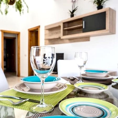 Comfortable House In Tias With Free Parking エクステリア 写真