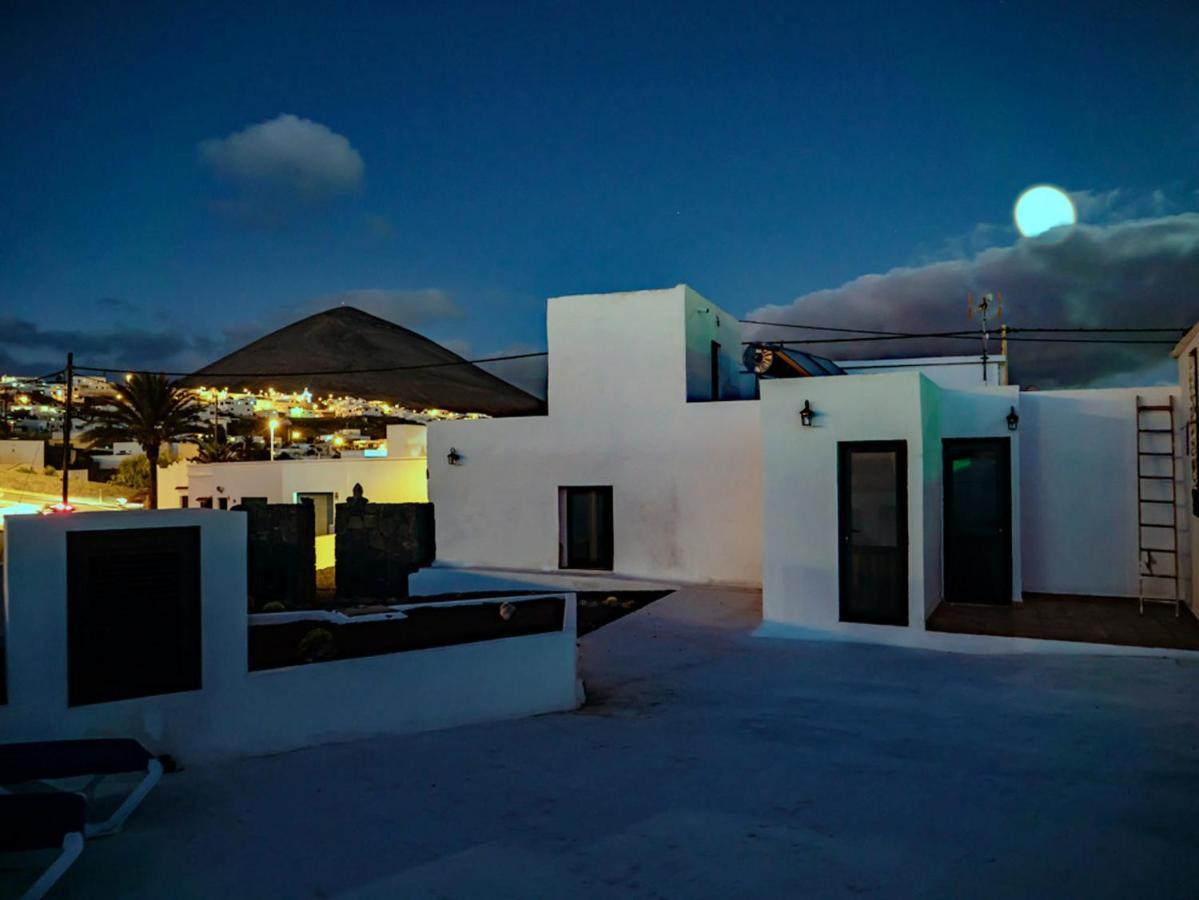Comfortable House In Tias With Free Parking エクステリア 写真