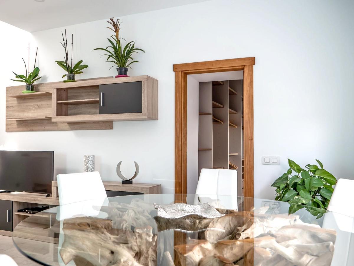 Comfortable House In Tias With Free Parking エクステリア 写真