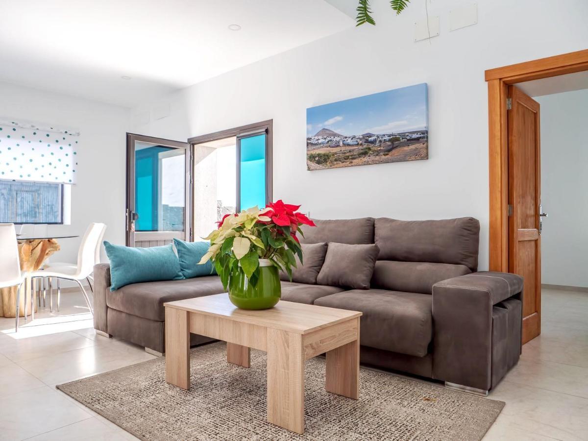 Comfortable House In Tias With Free Parking エクステリア 写真