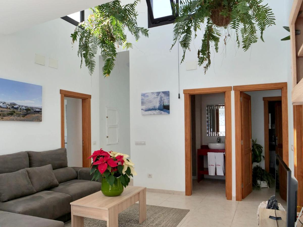 Comfortable House In Tias With Free Parking エクステリア 写真