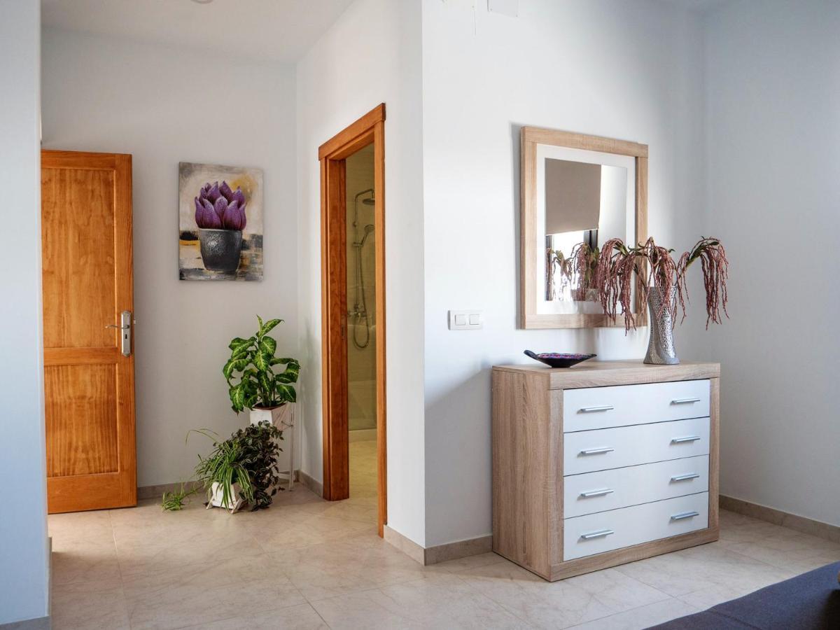 Comfortable House In Tias With Free Parking エクステリア 写真