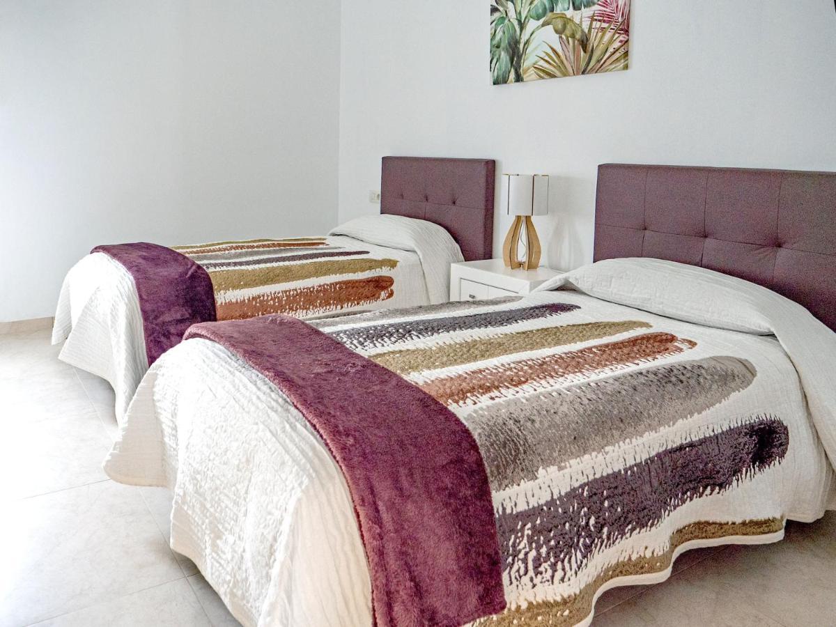 Comfortable House In Tias With Free Parking エクステリア 写真