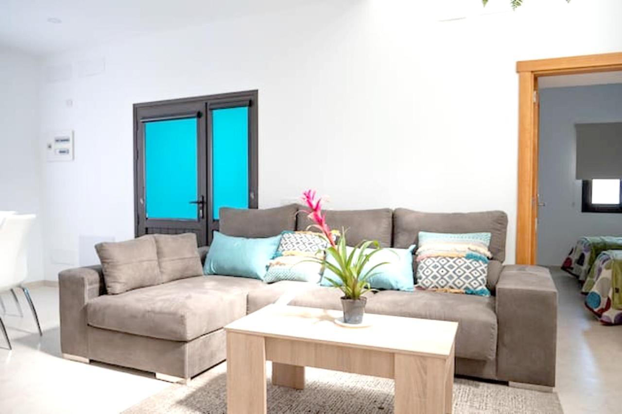Comfortable House In Tias With Free Parking エクステリア 写真