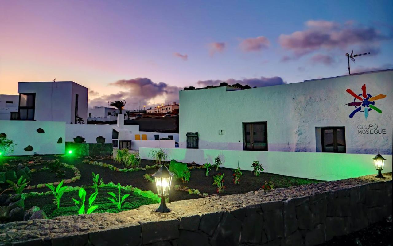Comfortable House In Tias With Free Parking エクステリア 写真