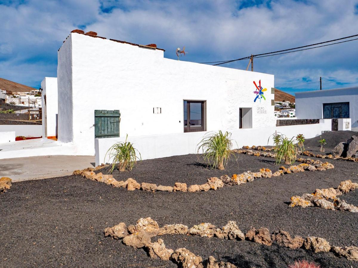 Comfortable House In Tias With Free Parking エクステリア 写真